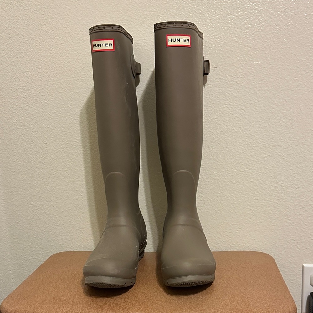 Hunter Women's Tall Rain Boots - Taupe